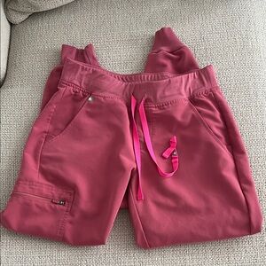 Quartz Breast Cancer Awareness Edition, Figs Zamora Scrub Pants